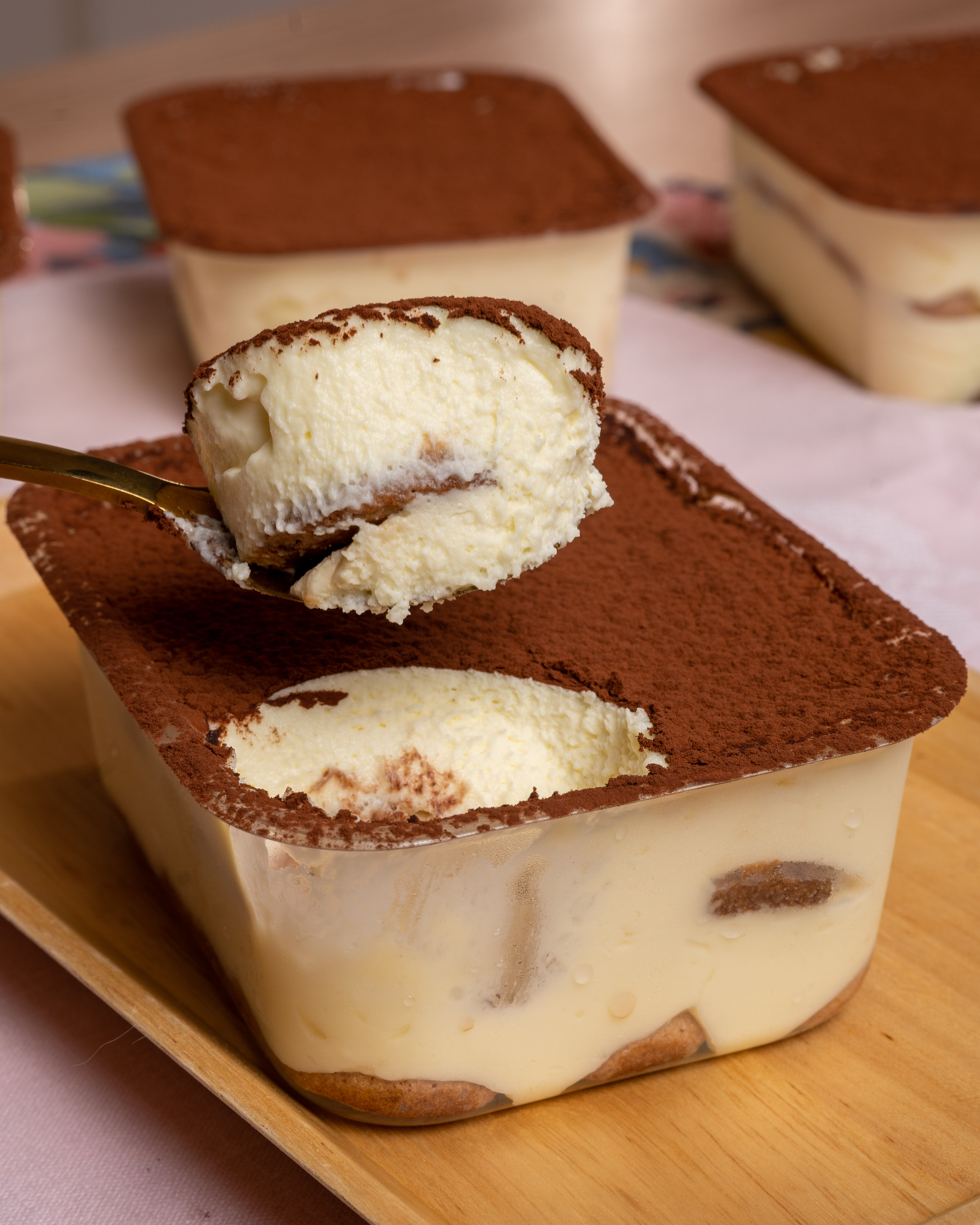 Tiramisu Tanpa Telur dengan Biskut Ladyfinger Homemade