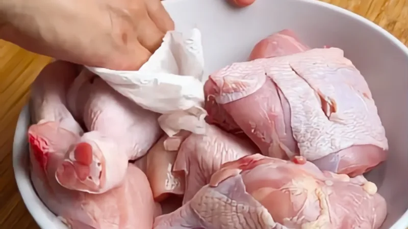 Kenapa Ayam Perlu Dilap Kering Sebelum Digoreng atau Diperap?