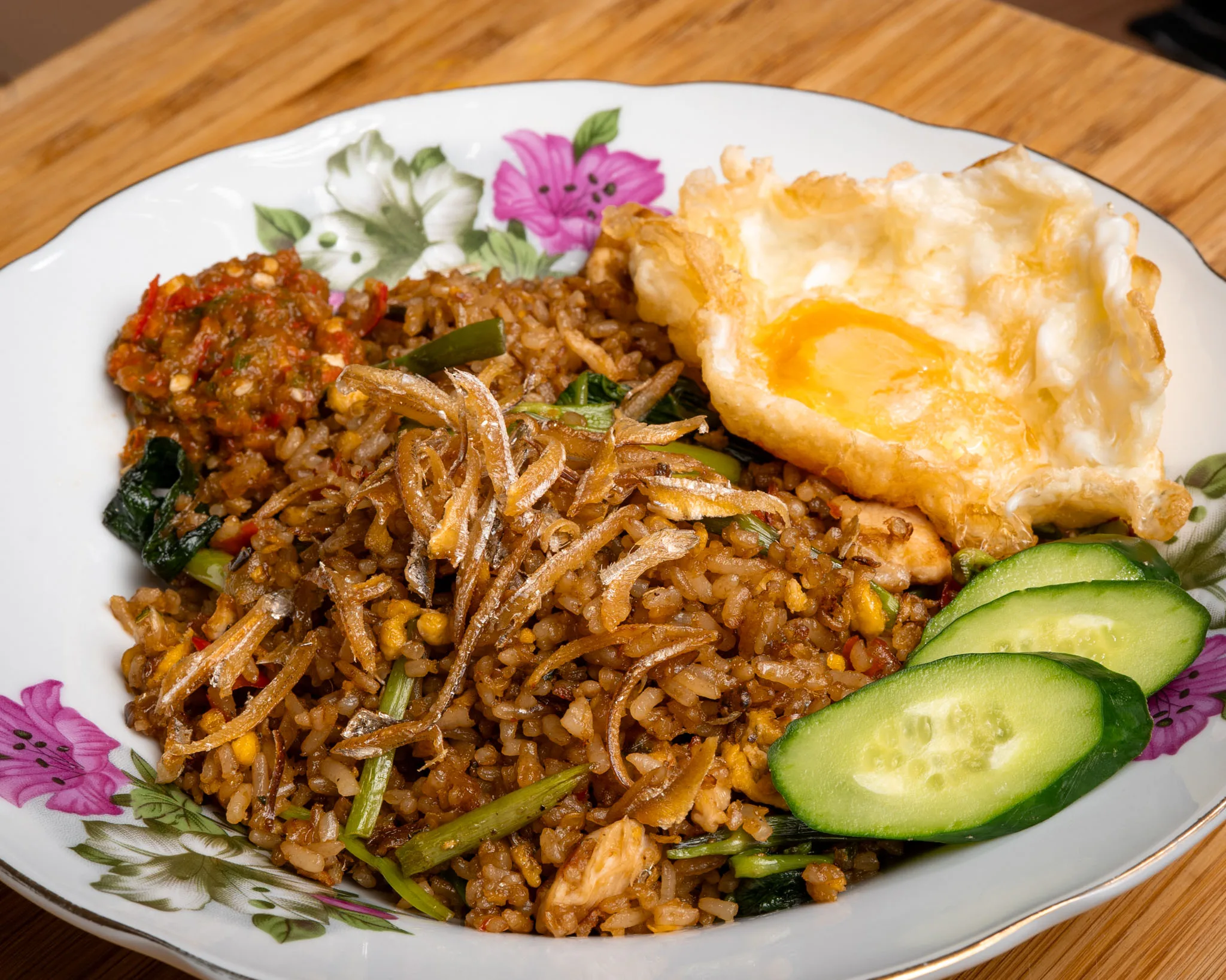 Nasi Goreng Kampung Lebih Garing Tepi Dengan Teknik Ambil Haba
