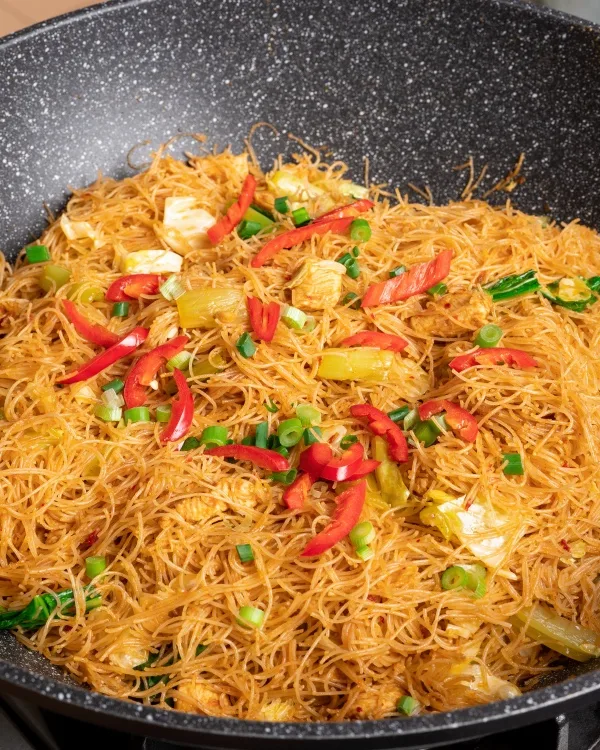 Bihun Goreng Lembut Tanpa Hancur: Teknik “Tutup 5 Minit” Tak Perlu Kacau Lama